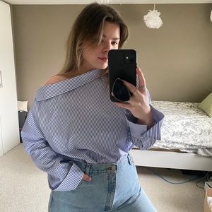 Babaton Off-shoulder Side Button Up